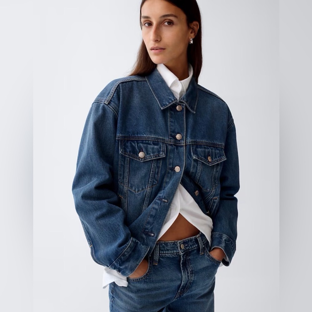 NWT GAP Classic Icon Oversized Denim Jacket with Pockets in Medium Wash